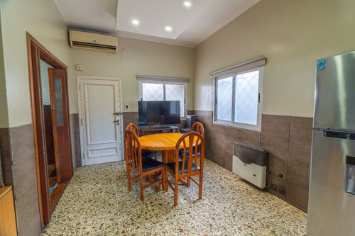 Venta Casa Con Fondo , Quincho Y Cochera En Wilde