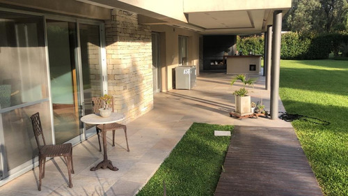 Imagen 8 de 17 de Casa Venta 5 Amb. Parque Y Pileta B Cerrado Casco Leloir