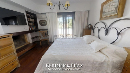 Exclusiva Y Hermosa Casa Ideal Para Vivir Todo El Año En Punta Del Este- Ref: 364
