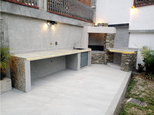 Vendo Casa Actualizada 440m2 5h/6b/4p Los Naranjos 2112