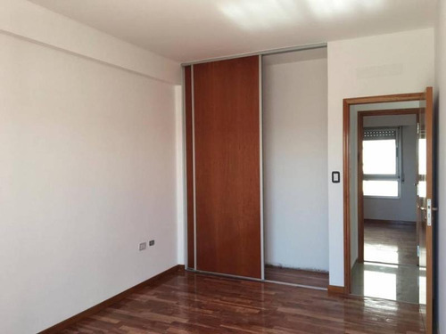 Imagen 10 de 17 de Departamento De Dos Dormitorios Con Cochera Cubierta