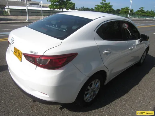 Mazda 2 1.5 Touring Sedan
