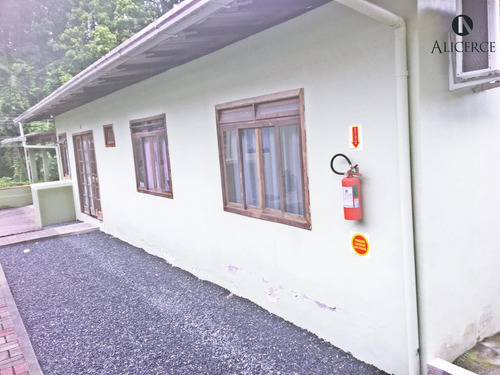 Casa Com Amplo Terreno Para Locação - 2445