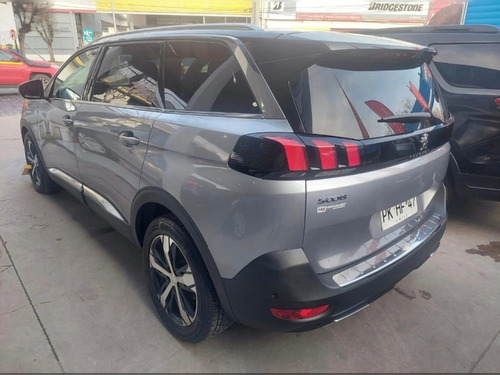 Peugeot 5008 2021