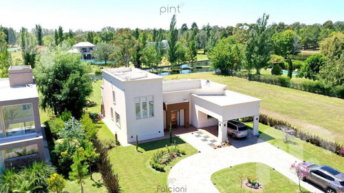 Imagen 1 de 27 de Venta Casa - Club Miralagos