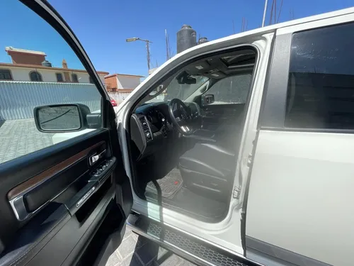 Dodge LARAMIE 5.7 Laramie Mcab 4x4 Mt