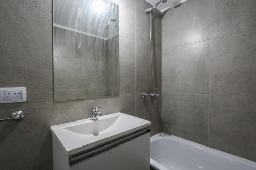 Venta - Departamento De Un Dormitorio Con Amenities En Avenida Pellegrini, Rosario