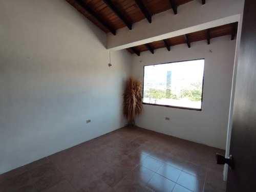 Imagen 3 de 9 de As Linda Casa En Venta En Santa Teresa Urb. Villa Ventura As