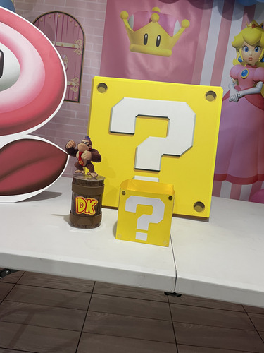 Pendón Peach Y Figura Fomex (Usado)