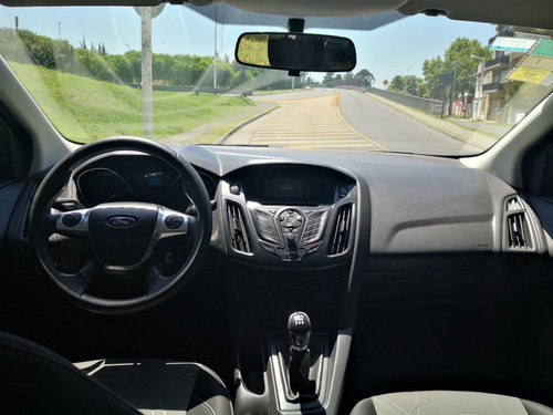 Ford Focus 1.6 4p