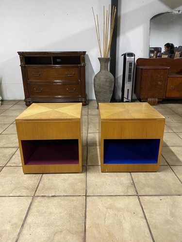 6 Mesas De Noche En Madera De Cenizaro. 30.000 Cada Una (Usado)