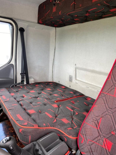 Imagem 13 de 15 de Volvo Vm 270