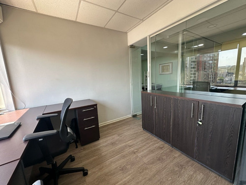 Arriendo Oficina 5 Privados, Sala De Reuniones, 2 Baños