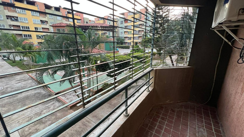Venta De Apartamento. Res. Paso Real, San Diego.