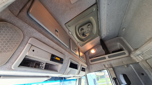 Imagem 7 de 11 de Iveco Stralis 440 6x2 2013