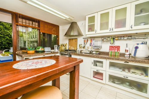 Casa De Cuatro Dormitorios En Venta Punta Del Este- Ref: 2579