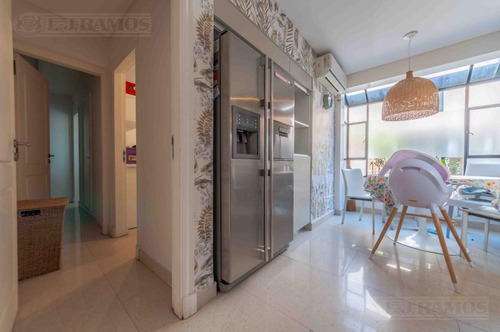 Casa Con 3 Dormitorios, Escritorio Y Playroom En Venta En Santa Barbara