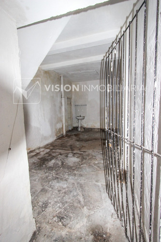 Oportunidad Venta Padron Unico Local De 71 M2 Y 5 Mts De Altura Baños Con Vivienda De Altos 61 M2 Ambientes Enormes Cocina Y Baño Completo Terraza Patio Balcones Barrio De Los Judíos Arenal Grande