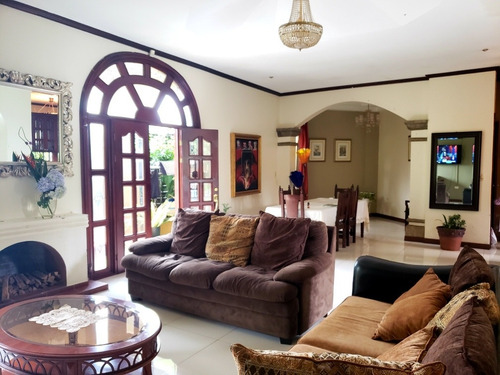 Imagen 1 de 9 de Preciosa Casa 585m2 Ubicada En San Isidro De Heredia