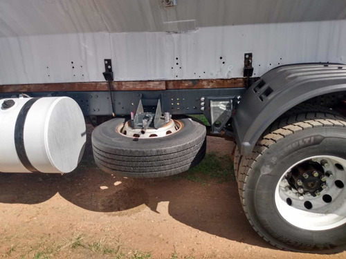 Imagem 14 de 15 de Volvo Vm 330 8x2 Bitruck Silo