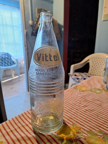 Antigua Botella De Agua Vittel , Lt 1 Uruguay 