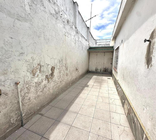 Casa 3 Ambientes Con Local Y Galpón Venta En Quilmes Oeste