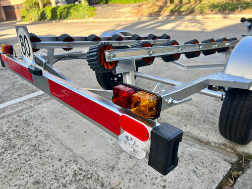 Imagen 12 de 24 de Trailer Moto De Agua
