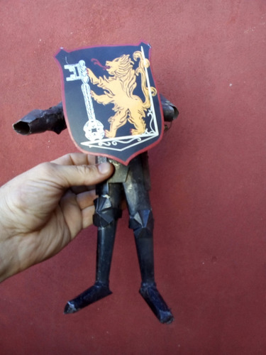 T-vieja Figura En Chapa Artesanal Luchador Soldado Escudo