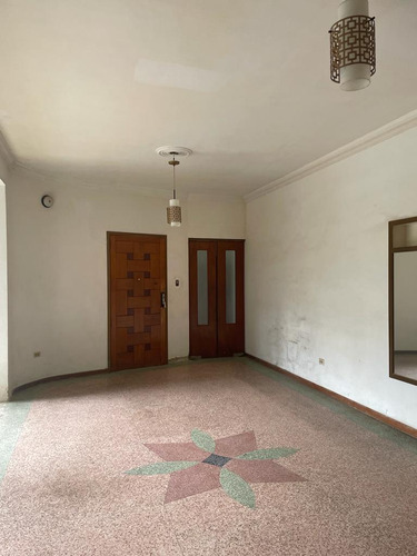 Casa En Alquiler 520 M2 - Urb. Los Palos Grandes