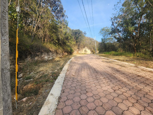 Venta Lote Gladiola 30 Muy Cerca Del Acceso Y En Calle Privada Con Vistas Panorámicas, Todos Los Servicios Y Proyecto Incluído En Fracc Rancho San Diego Ixtapan De La Sal Edomex