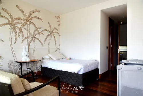 Departamento En Venta De 4 Dorm. En Lo Barnechea / 3 Estac.