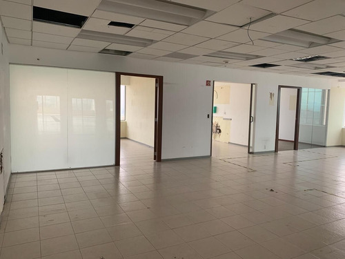 Oficina Acondicionada En Renta, Lomas Altas