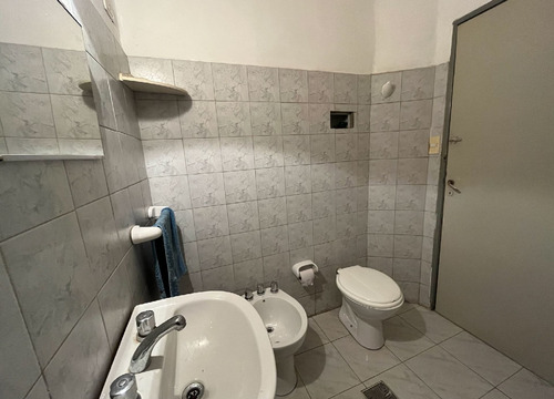 Imagen 6 de 10 de Casa 2 Dormitorios En Barrio Colon