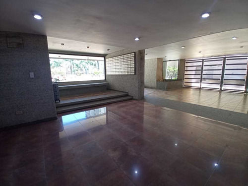 Imagen 24 de 26 de Se Vende Lindo Apartamento Actualizado 124 M² 3hab+serv/3b/2p El Cigarral