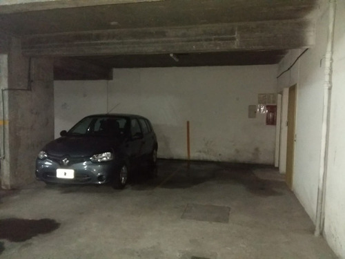 Imagen 5 de 7 de Venta De Cochera En B° Lourdes / B Echesortu