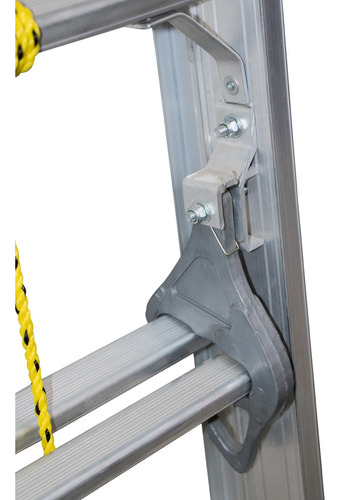 Escalera De Extensión Aluminio 24 Escalones 7.3m Akron 82-02 Color Plateado