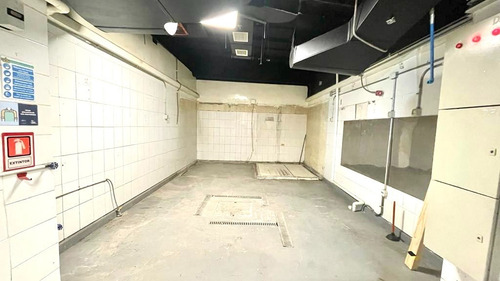 Imagen 11 de 23 de Central Local Comercial / Metro Moneda