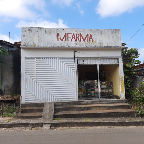 Vende Se Uma Belissima Casa Com Ponto Comercial .