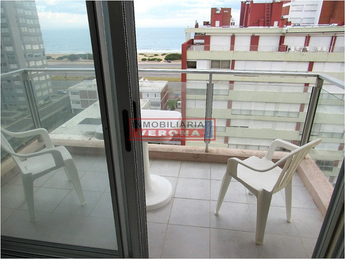 Apartamento En Brava - Punta Del Este- Ref: 6918
