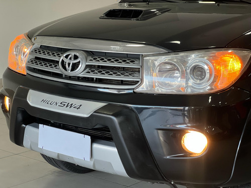 Toyota Hilux SW4 3.0 SRV 4X4 7 LUGARES 16V TURBO INTERCOOLER DIESEL 4P AUTOMÁTICO