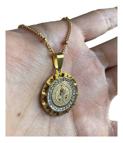 Colar dourado com medalha de São Bento dourado para mulheres, pingente e corrente de aço inoxidável, sacramento cristão, pingente religioso católico, proteção cruzada romana