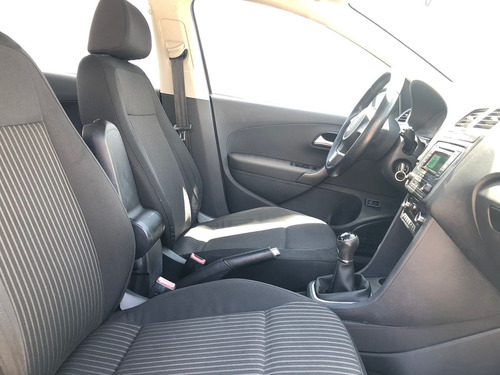 Imagen 8 de 15 de Volkswagen Vento 2014 1.6 Highline Mt