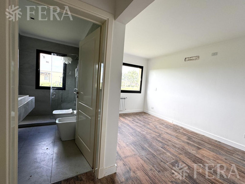 Venta Casa 4 Ambientes Con Piscina Campos De Roca - Brandsen