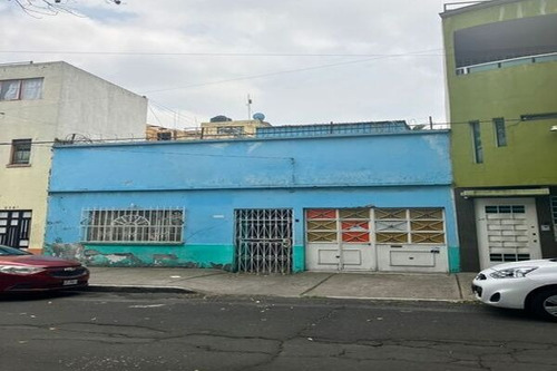 Casa Con Excelente Ubicación, A Dos Cuadras Del Viaducto Río De La Piedad