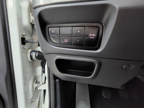 Imagem 13 de 14 de Fiant Grand Siena 1.4 Mpi Attractive 8v Flex 4p Manual 15/15