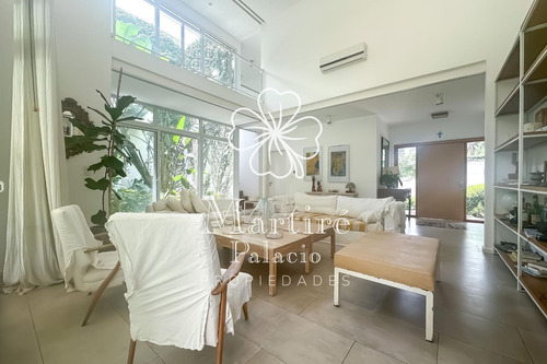 Casa En Venta. Barrio Los Nogales. Villa De Mayo
