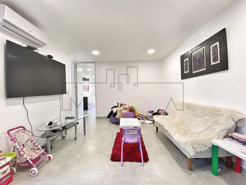 Casa En Arriendo De 5 Dorm. En Colina