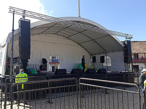 Imagen 2 de 10 de Alquiler De Tarimas, Sonido, Luces, Eventos Cel: 3138840989