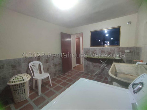 Casa De Dos Planta Ubicada En Urb Araguaney I Palo Negro 25-13068 Mfc
