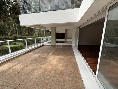 Apartamento En Planta Baja De 3 Dormitorios, En Carrasco Este